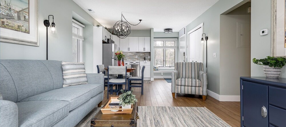 The Shores Lake View Condo Unit 5689, 阿克米 — 照片 1
