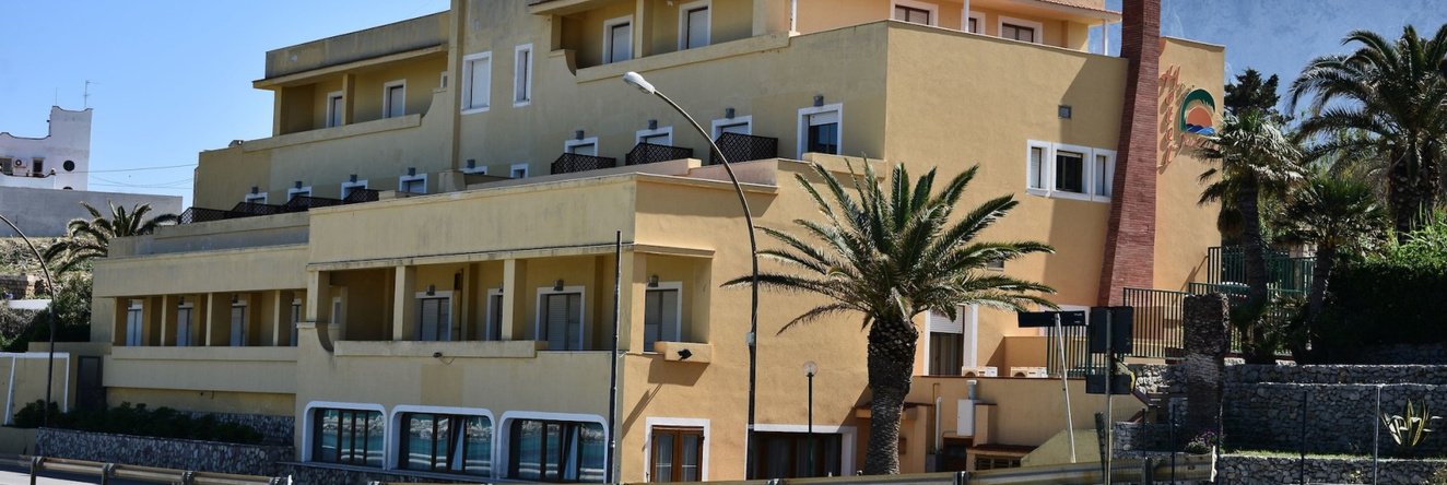 Palm Beach Hotel, Чинизи — фото 1