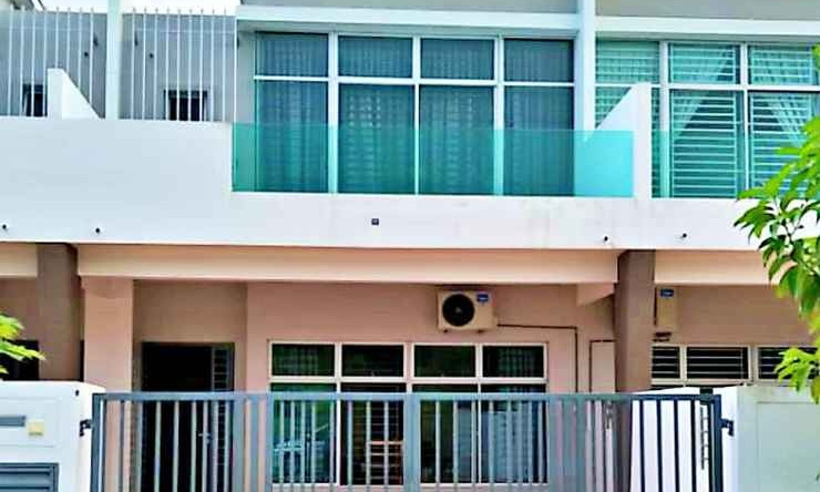 Desaru Cosy Homestay - near WaterPark, Beach, Rapid -Wifi, TVbox, Steamboat, BBQ Available, 班达尔佩纳瓦尔 — 照片 1