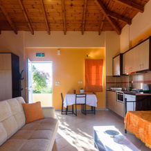 Kyparissia Garden Retreat - Premium Family Suite, Trifylia — photo 3