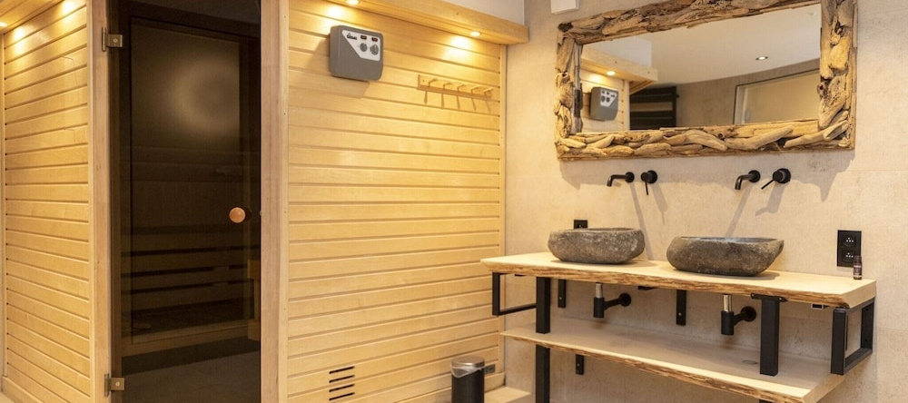 Cosy Chalet In Odeigne With Jacuzzi, Мане — фото 1