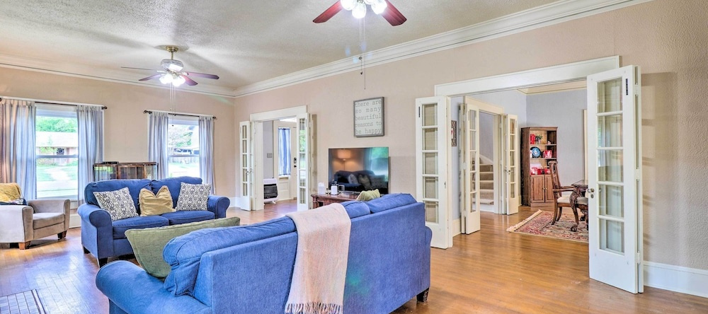 1920S Corsicana Home: Group Getaway Near Downtown!, Корсикана — фото 1