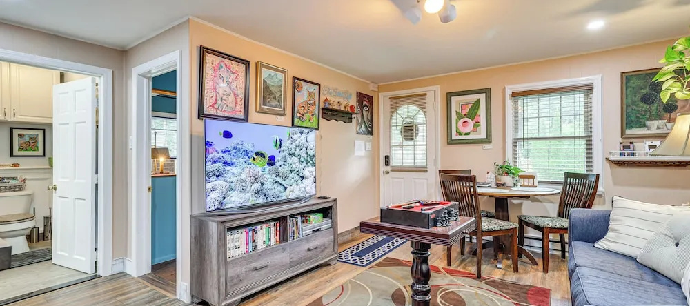 Artsy Cottage in Scotrun w/ Studio Space & Hot Tub, 斯科特鲁德 — 照片 1