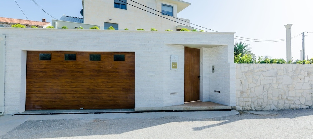 Villa Dolores Apartments, 扎顿 — 照片 1