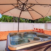 Sleeps 4 Hot Tub Fenced INN, Orient Park — photo 4