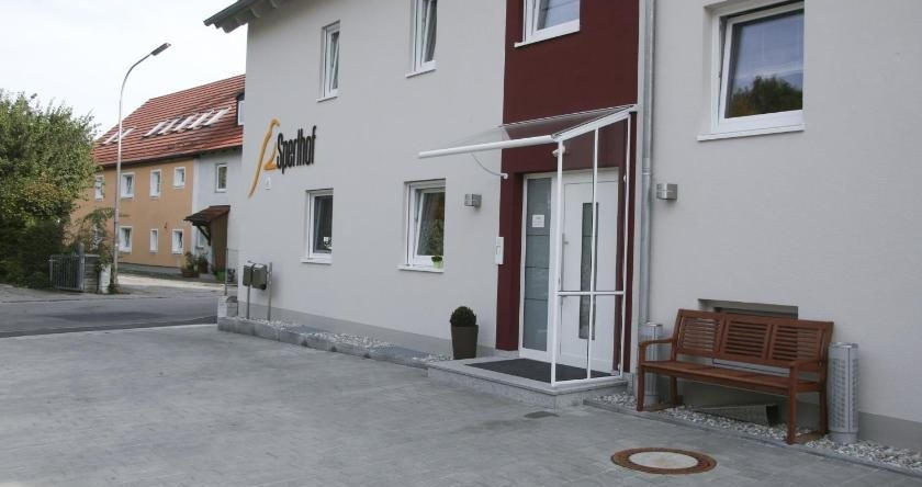 Sperlhof Pension Und Apartments, Эрдинг — фото 1