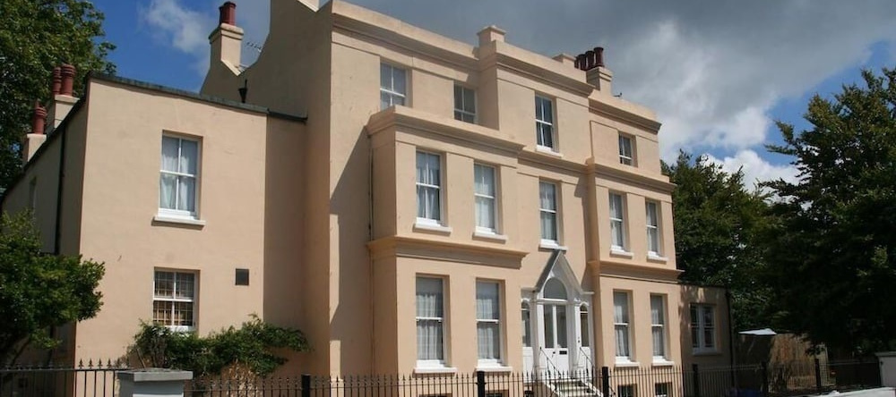 Manor House, Felpham Serviced Apartments, Богнор-Регис — фото 1