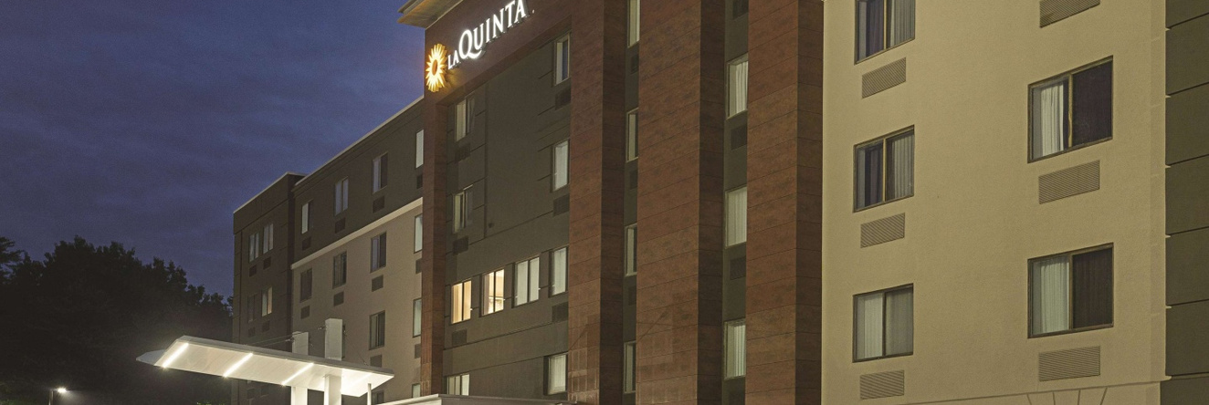La Quinta Inn & Suites by Wyndham Baltimore BWI Airport, Linthicum Heights — photo 1