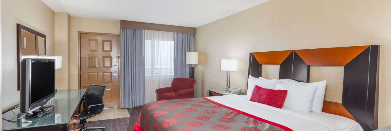 Ramada By Wyndham San Diego National City, Нешнел-Сити — фото 1