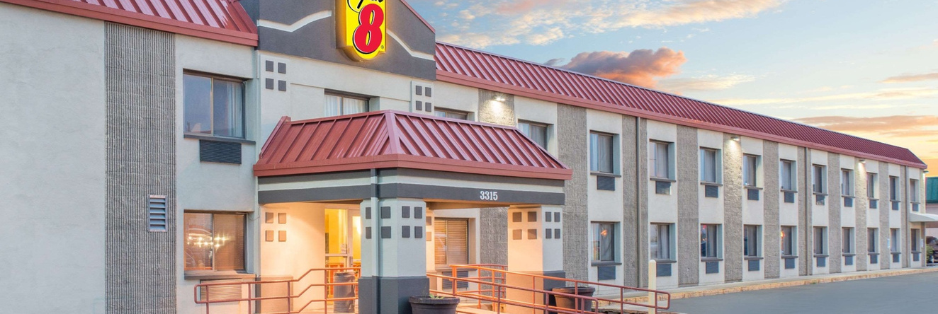 Super 8 by Wyndham Marshalltown, Marshalltown — photo 1