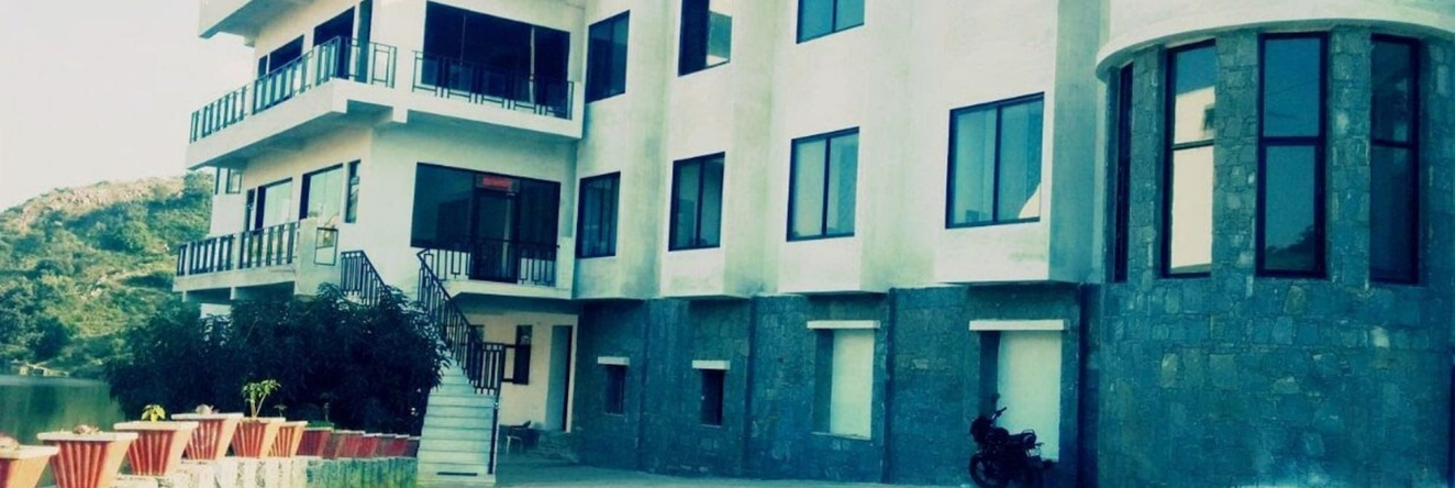 Rang Bhawan Inn- A Lake View Hotel, 凯尔瓦拉 — 照片 1