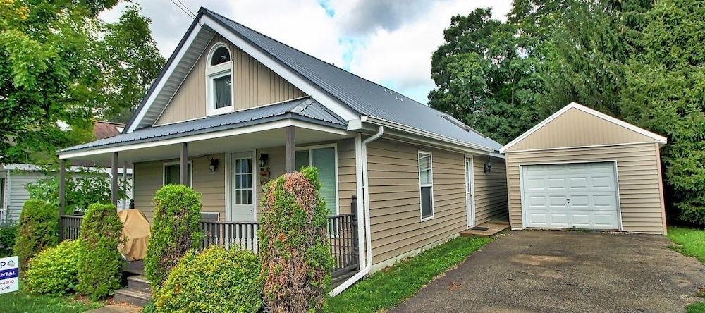 1 Maple Avenue 2 Bedroom Home by Redawning, Ellicottville — photo 1
