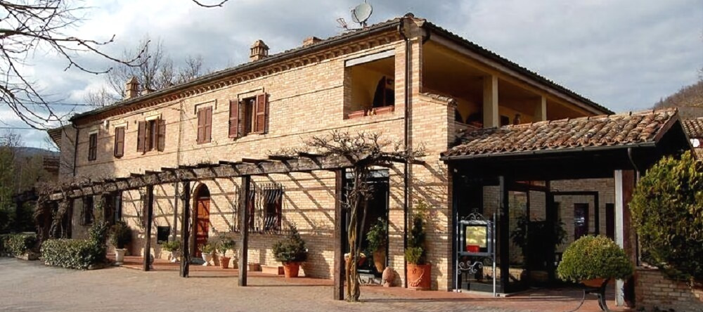 Hotel Ristorante La Marchigiana, 萨尔纳诺 — 照片 1