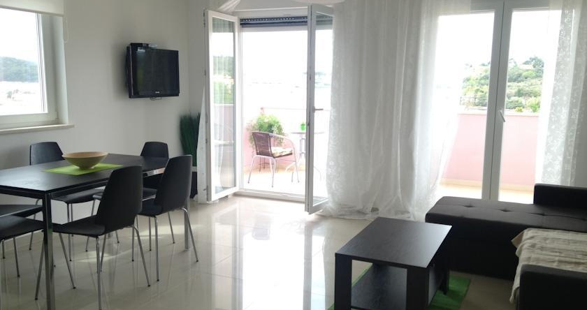 South Coast Apartments, Valbonasa — photo 1
