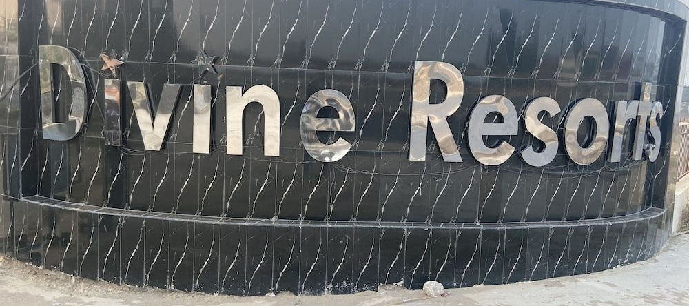 Divine City and Resort, 加纳乌尔 — 照片 1