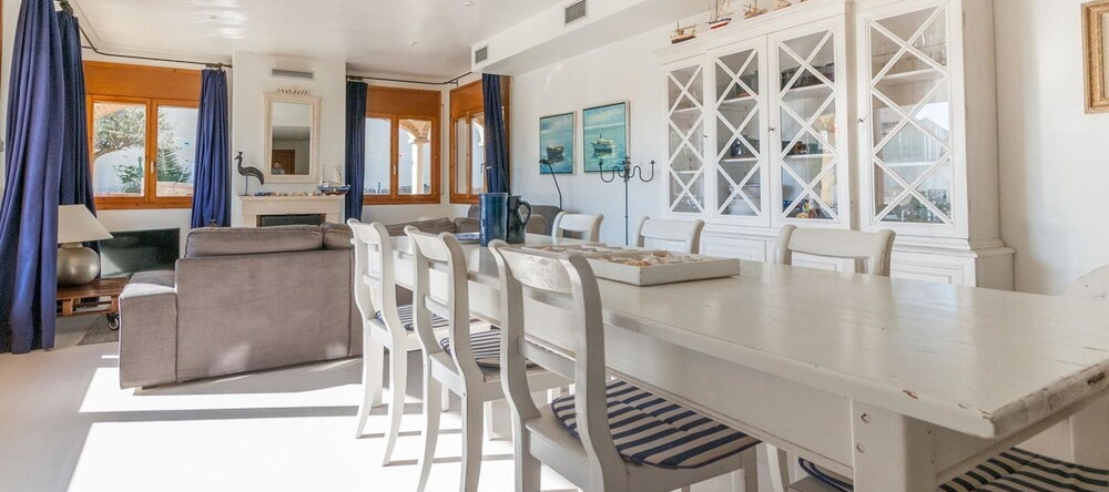 Detached Villa With Privated Pool Situated at the Seafront in Sant Pere Pescador, 圣佩雷佩斯卡多尔 — 照片 1