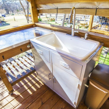 Geronimo Creek Retreat Getaway Cabin #1 1 Bedroom 1 Bathroom Cabin, Сегин — фото 5
