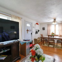 Large Private Yard: Home 14 Mi to Niagara Falls!, 托纳旺达 — 照片 3