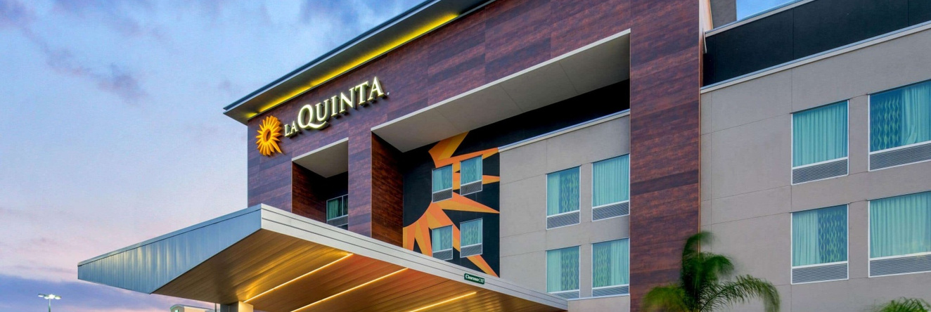 La Quinta Inn & Suites by Wyndham McAllen Convention Center, 麦卡伦 — 照片 1