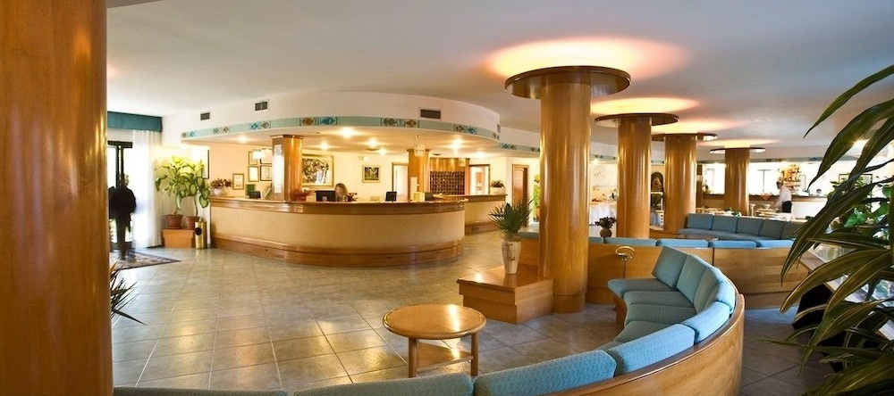 Horse Country Resort Congress & Spa - Hotel Ribot, 阿尔博雷亚 — 照片 1