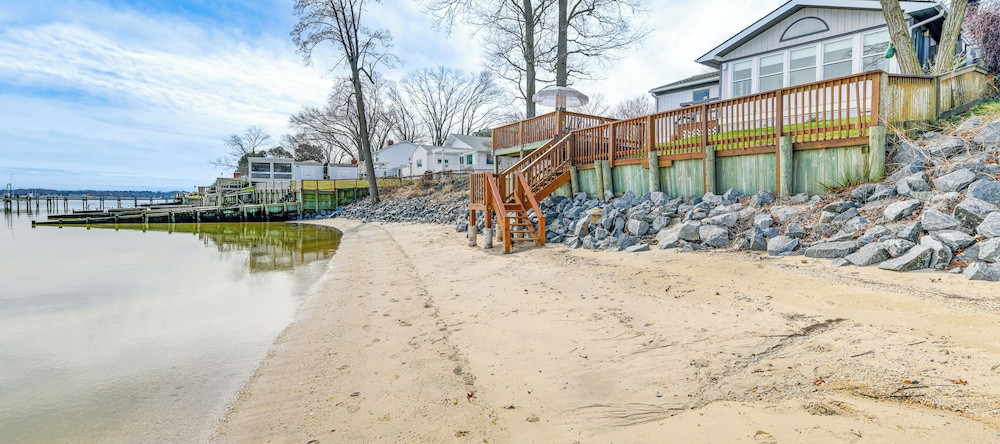 Riverfront Colonial Beach Home w/ Private Beach!, Colonial Beach — photo 1