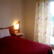 Hotel Pernes Les Fountaines, 佩尔讷莱方丹 — 照片 3