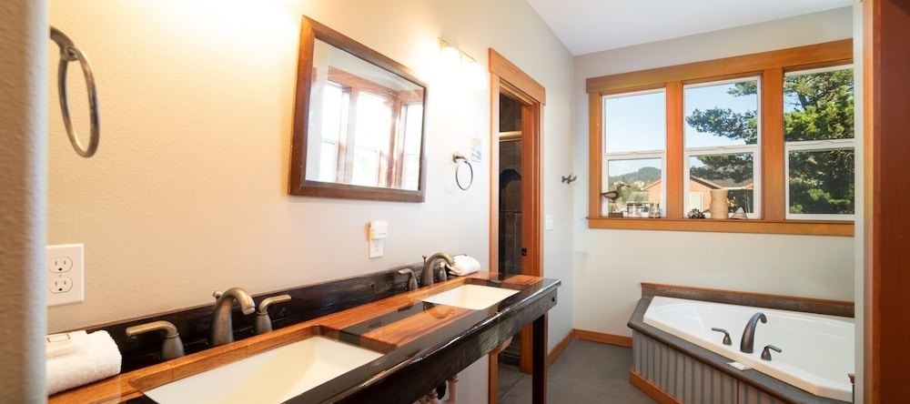 Swallow's Nest 4 Bedroom Home, Pacific City — photo 1