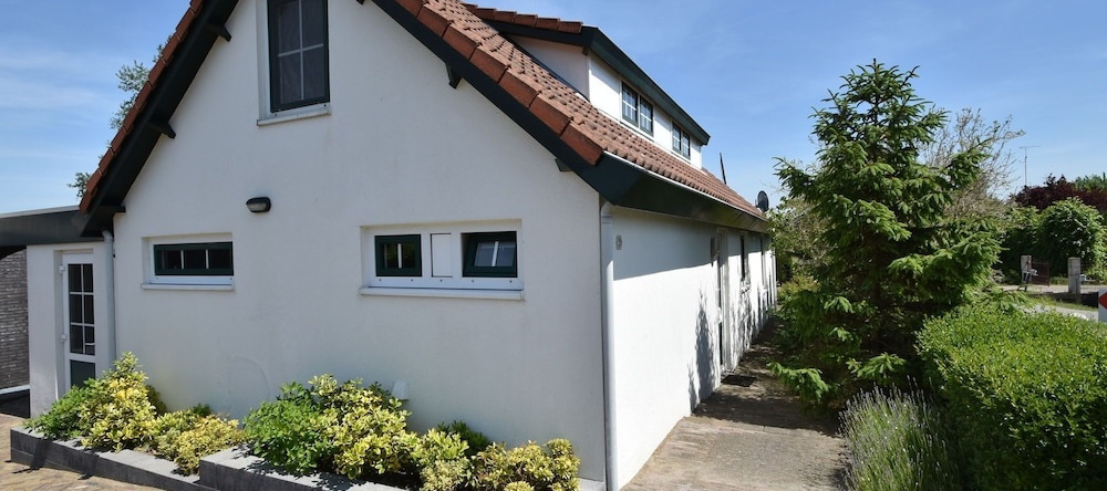 Luxury Holiday Home in Oostvoorne by the Lake, Oostvoorne — photo 1