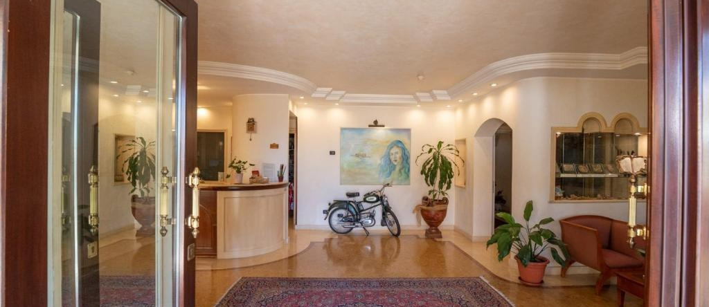 Hotel Ristorante Vecchia Vibo, 维博瓦伦蒂亚 — 照片 1