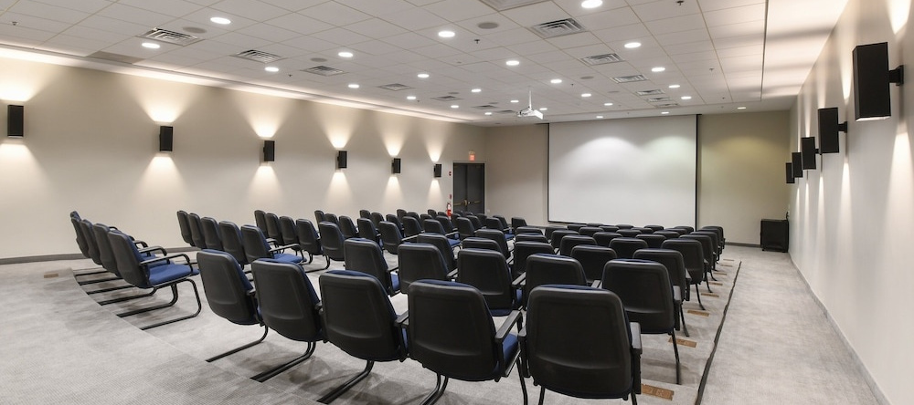 Holiday Inn Fredericksburg Conference Ctr, an IHG Hotel (Ex. Wingate by Wyndham Fredericksburg), 腓特烈斯贝 — 照片 1