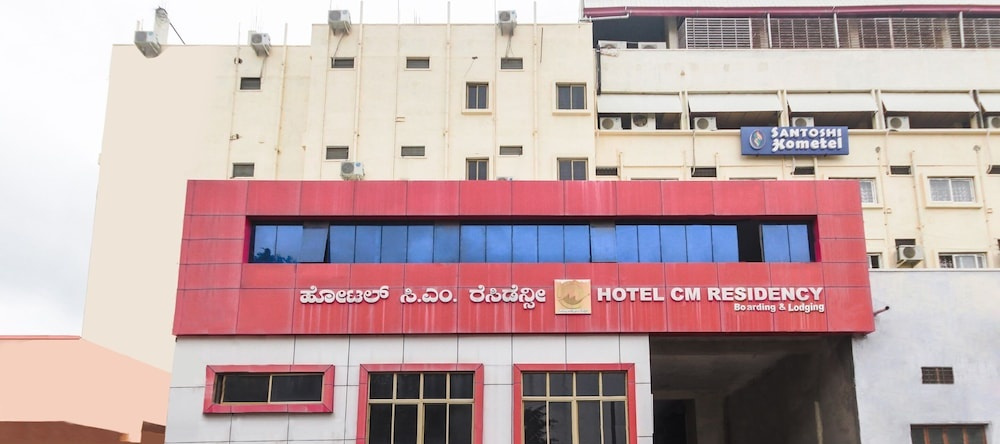 OYO 47565 Hotel Cm Residency, 赖久尔 — 照片 1