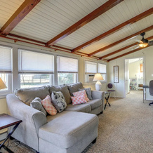 7 Mi to Neuse River! Family Home w/ Poolside Oasis, 哈夫洛克 — 照片 5