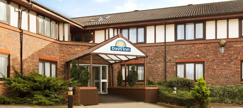 HOLIDAY INN GARDEN COURT Bedford, Sandy — photo 1
