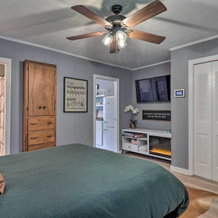 Chic Flat Rock Condo w/ Balcony + Lake View!, Hendersonville — photo 3