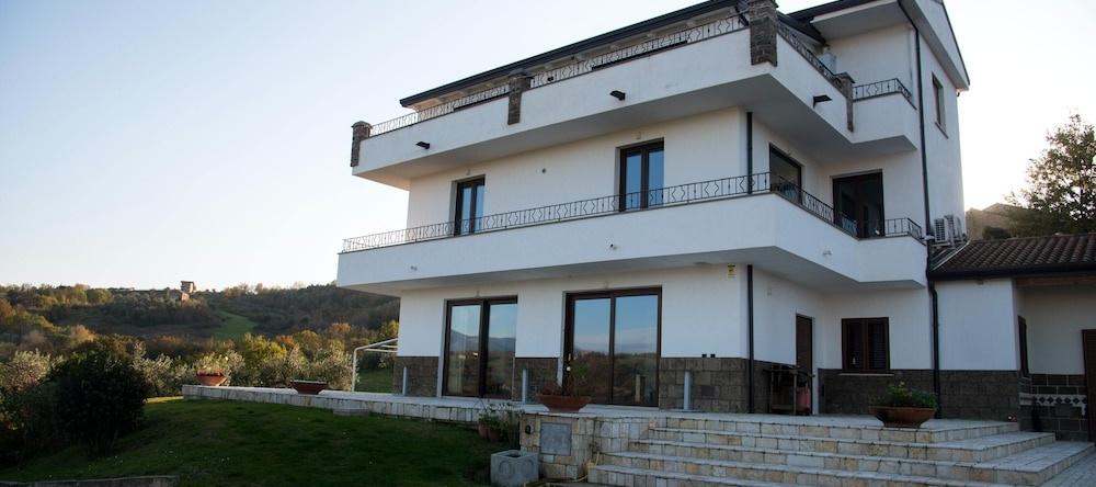 House With 3 Bedrooms in Bosco di Caiazzo, With Wonderful Mountain View, Shared Pool, Enclosed Garden, 卡亚佐森林 — 照片 1