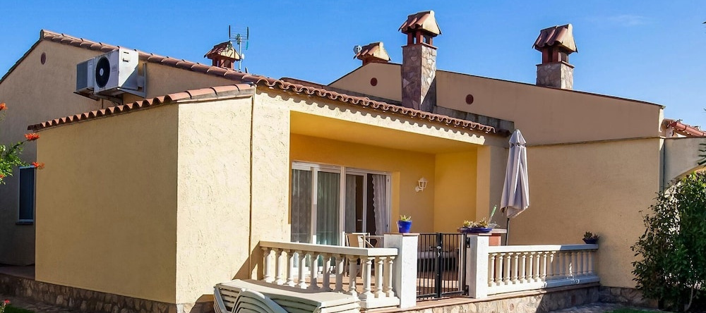 Quaint Holiday Home In Vilacolum With Swimming Pool, Торроэлья-де-Флувья — фото 1