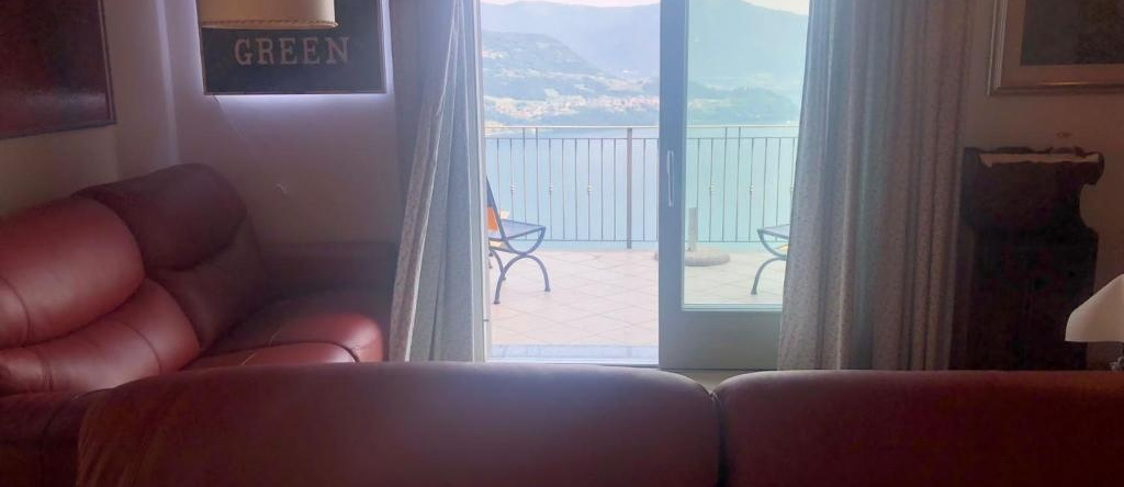La Villetta In Residence Con Piscina E Vista Lago, Парцаника — фото 1