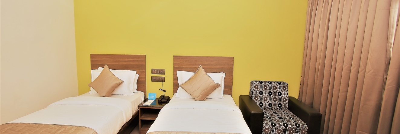 Hotel Regents, Palsana — photo 1