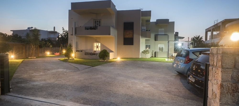 Deluxe Sunny Apartments, Kounoupidiana — photo 1