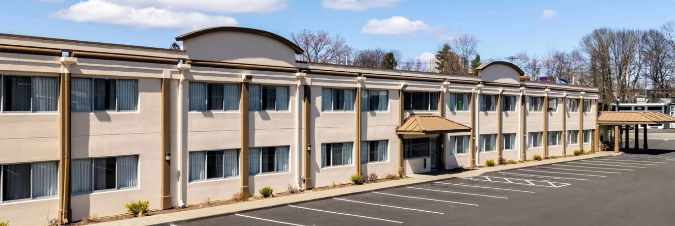 Days Inn By Wyndham Albany Suny, Макконвил — фото 1