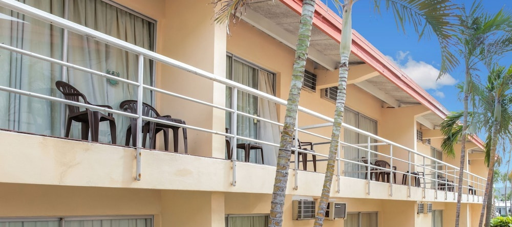 Camelot Waterfront Inn, 北棕榈滩 — 照片 1