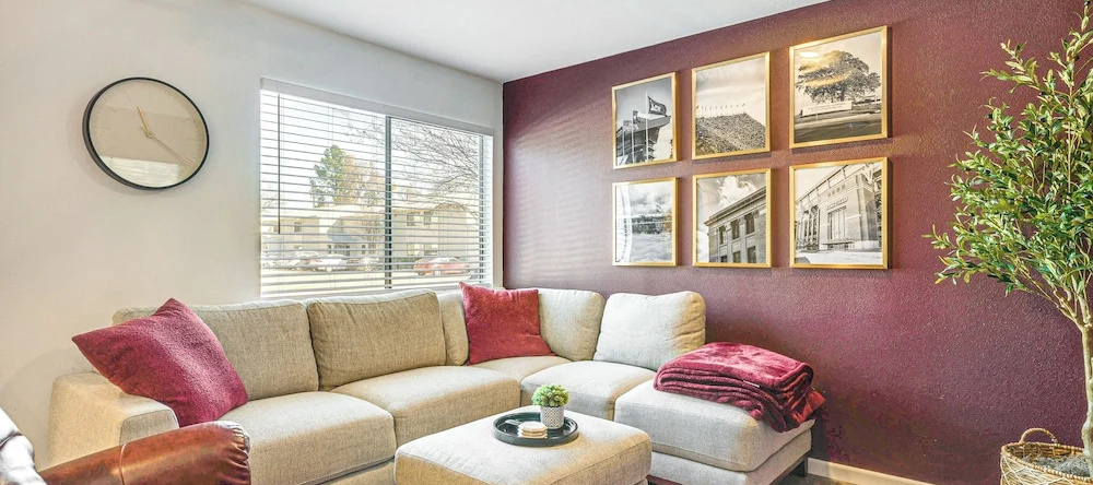 Convenient Bryan Townhome w/ Patio < 3 Mi to A&m!, Bryan — photo 1