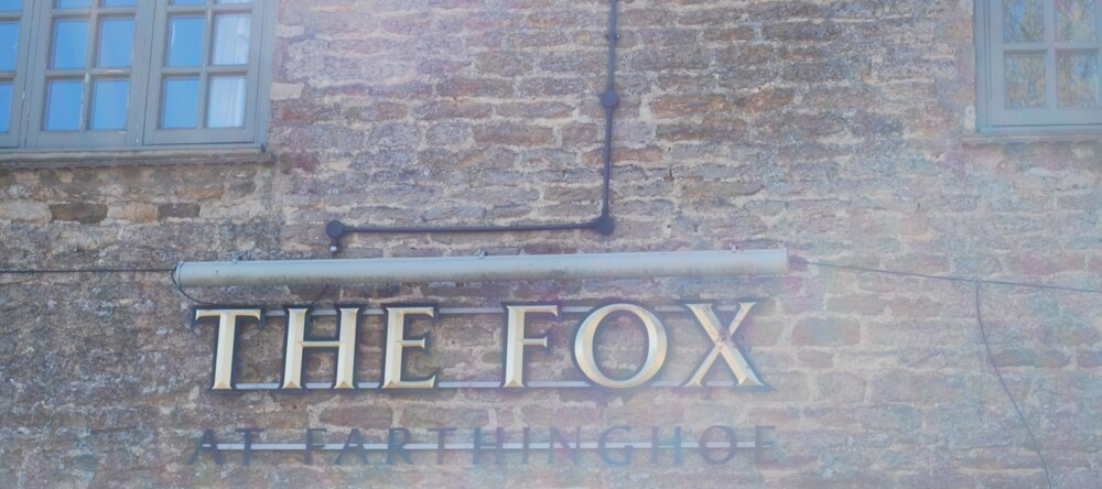Fox At Farthinghoe, 布拉克利 — 照片 1