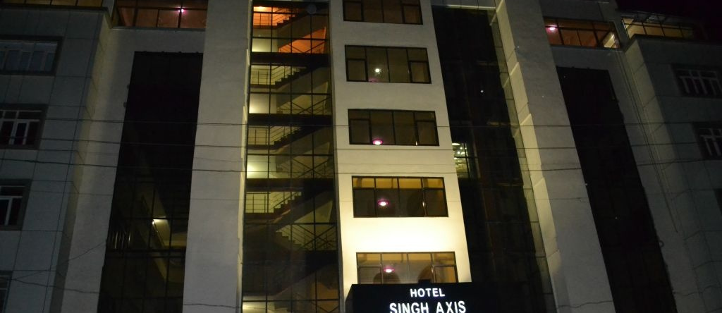 Hotel Singh Axis, 帕特尼托普 — 照片 1