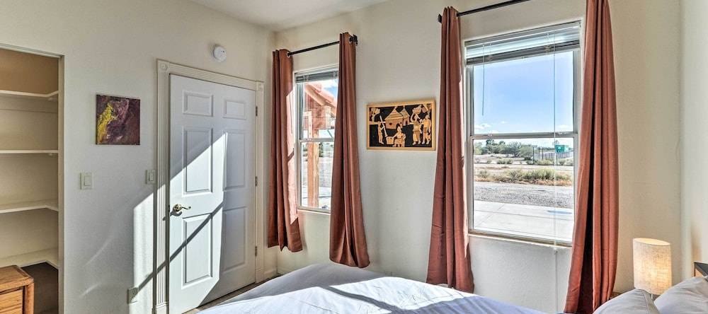 Eloy Desert Oasis w/ Courtyard & Pool Access!, Eloy — photo 1