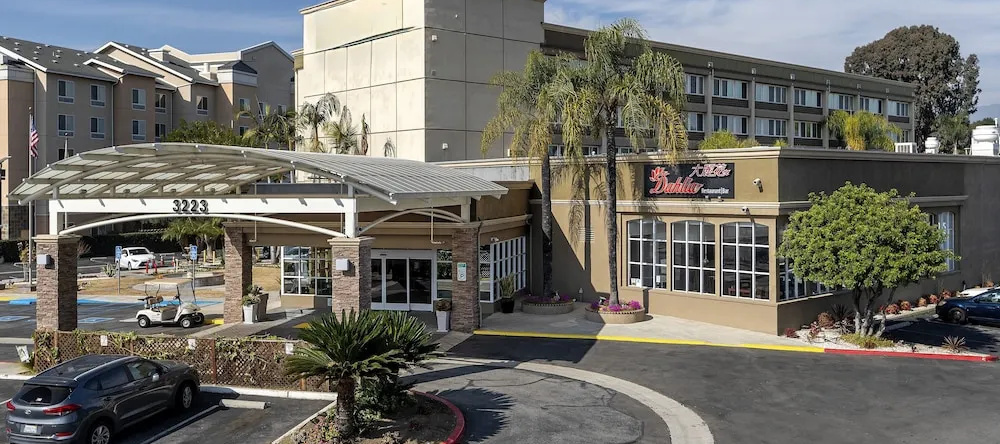 Holiday Inn West Covina (Ex Rodeway Inn Near Fairplex), Уэст-Ковина — фото 1