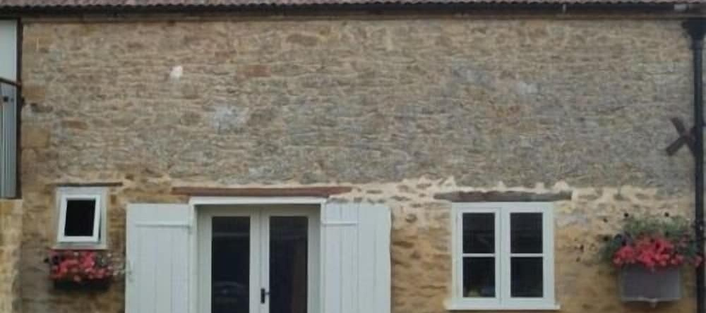 Lower Severalls Farmhouse, Crewkerne — photo 1