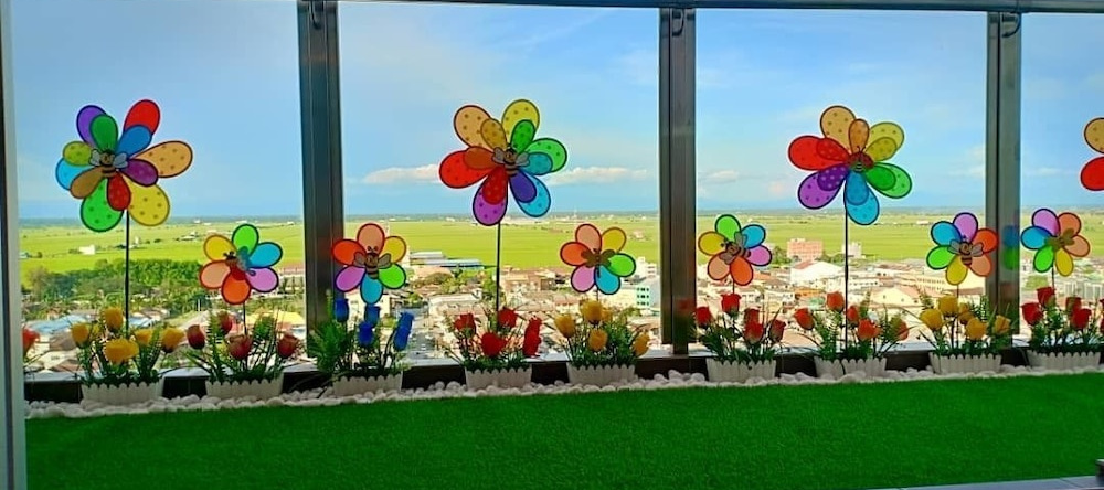 Windmill Cartoon at Sunrise Homestay, Kuala Selangor — photo 1