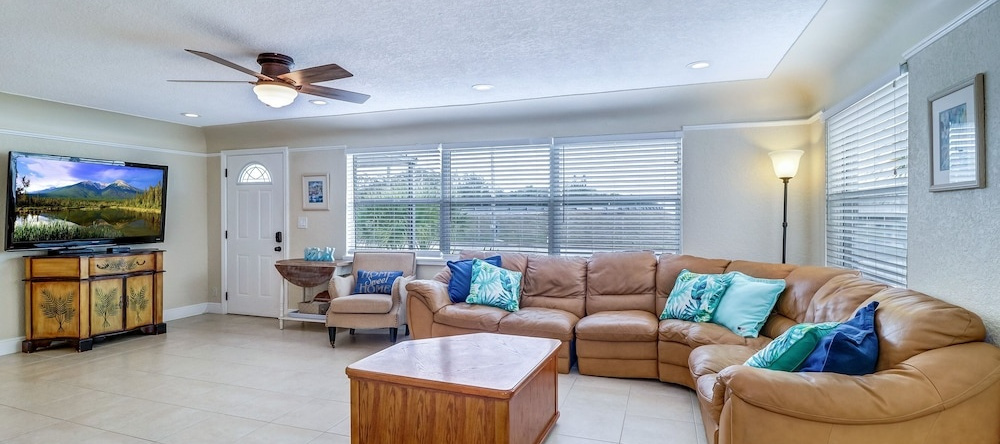 New Listing! Spacious Haven W/ Pool & Hot Tub 5 Bedroom Home, 湾松 — 照片 1