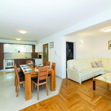 Amazing Home in Trilj with Hot Tub, WiFi & 4 Bedrooms, 特里尔 — 照片 4